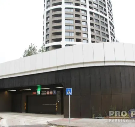 Sky1 Modern Aptm On 7 Floor With Rooftop View *