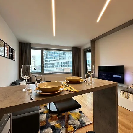 Sky1 Modern Aptm On 7 Floor With Rooftop View Apartment
