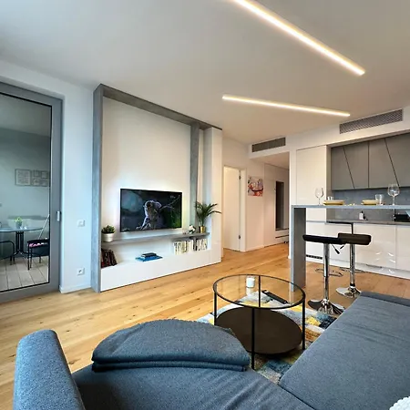 Apartment Sky1 Modern Aptm On 7 Floor With Rooftop View