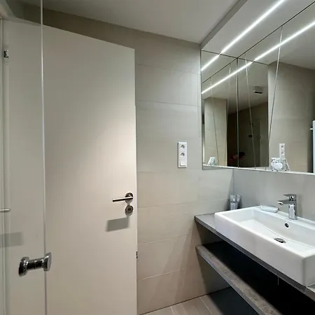 Sky1 Modern Aptm With Rooftop View 30 Floor Апартаменты Братислава