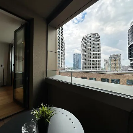Sky1 Modern Aptm On 7 Floor With Rooftop View Apartment *