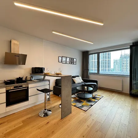 Sky1 Modern Aptm On 7 Floor With Rooftop View Apartment