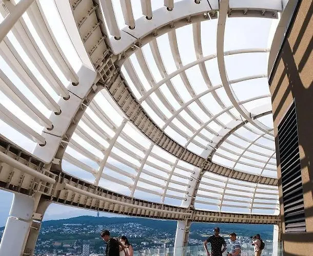 Sky1 Modern Aptm With Rooftop View 30 Floor *